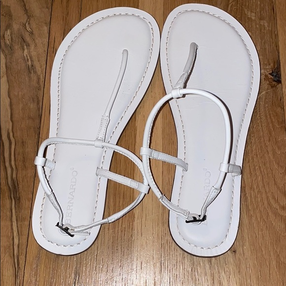 Bernardo Lilly Sandal - Picture 2 of 6